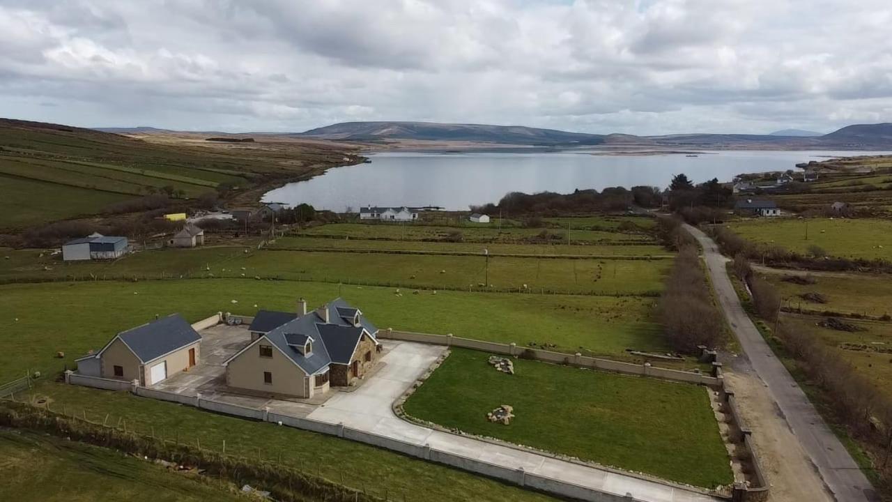 Beautiful Home On Lake Carrowmore Belmullet Exterior foto